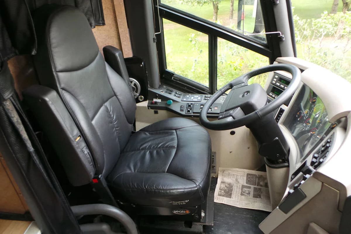 2000 MCI 102EL3 Motorcoach Conversion - Image 5
