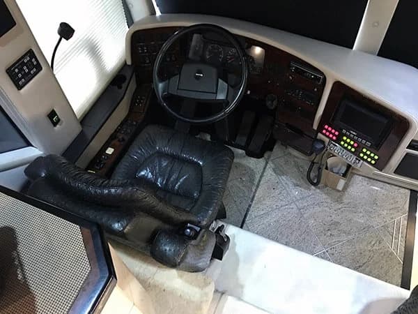 2000 Prevost H345 Motorcoach Conversion - Image 7
