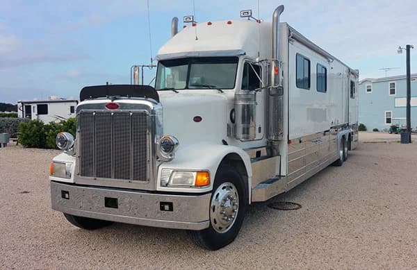 377 Peterbilt #22228 - Image 1