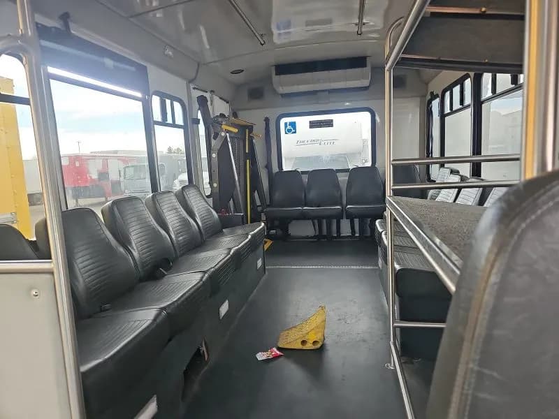2022 Ford E-450 Shuttle Bus - Image 5
