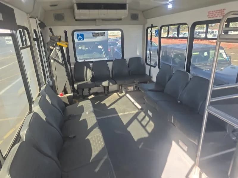 2022 Ford E-450 Shuttle Bus - Image 6