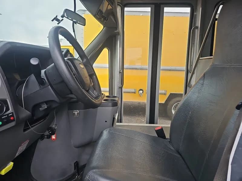 2022 Ford E-450 Shuttle Bus - Image 4