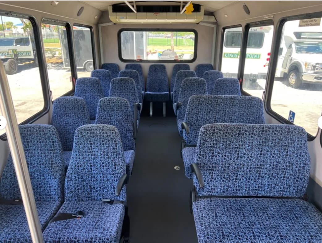 2011 Chevrolet 4500 Shuttle Bus - Image 10