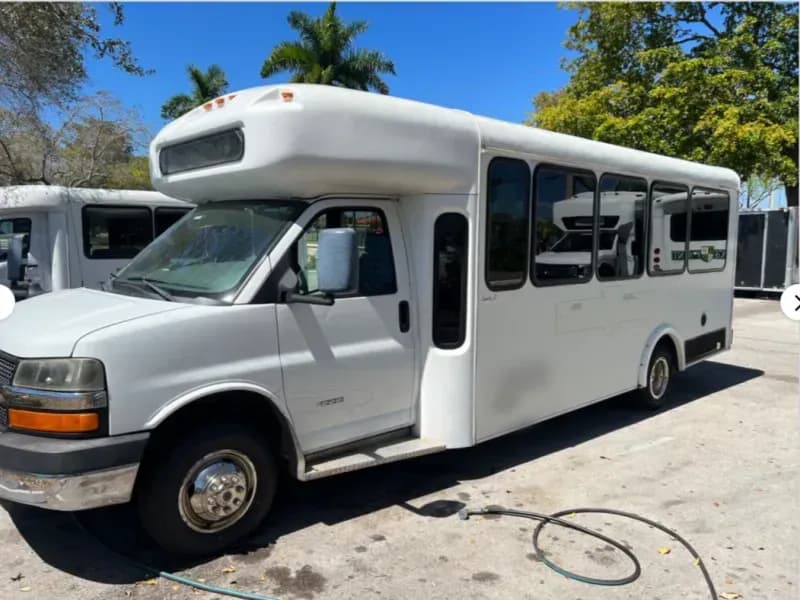 2011 Chevrolet 4500 Shuttle Bus - Image 2