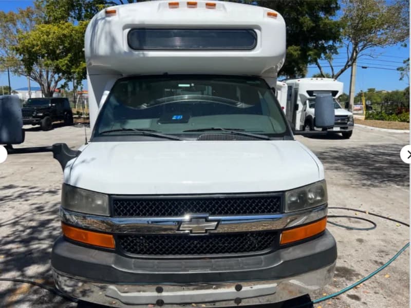 2011 Chevrolet 4500 Shuttle Bus - Image 5