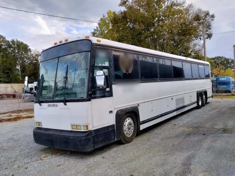 1997 MCI DL-3 Coach Bus - Image 2