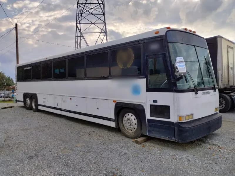 1997 MCI DL-3 Coach Bus - Image 3
