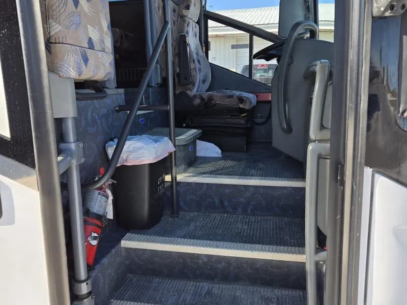 2011 ABC Bus Vanhool Motor Coaches - Image 6