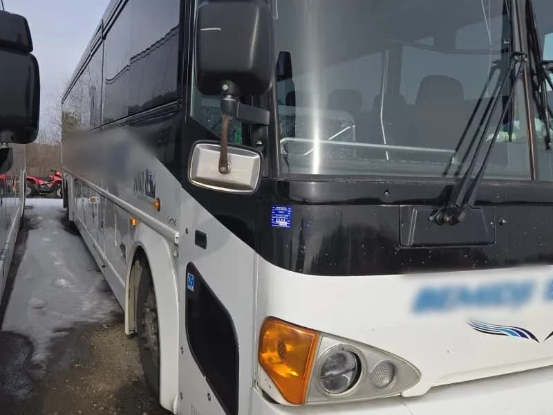2007 MCI D4505 Motor Coaches - Image 1
