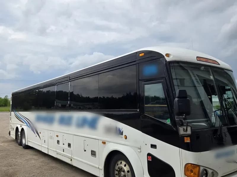 2007 MCI D4505 Motor Coaches - Image 2