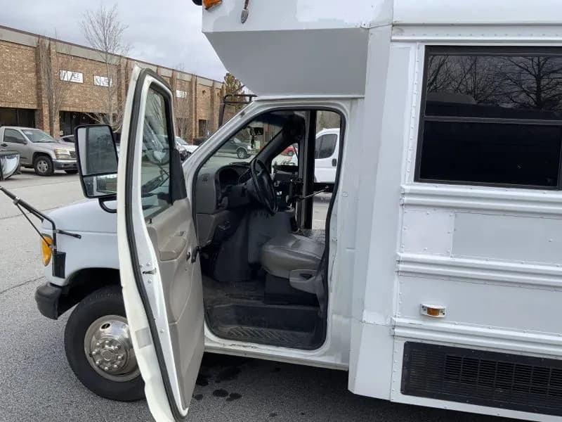 2000 Ford Sturdibus Conversion - Image 5