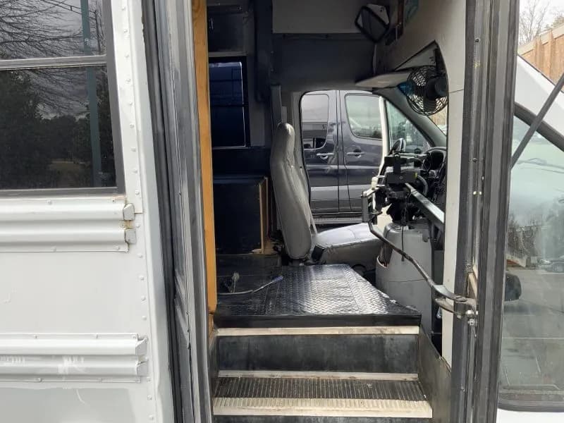 2000 Ford Sturdibus Conversion - Image 11