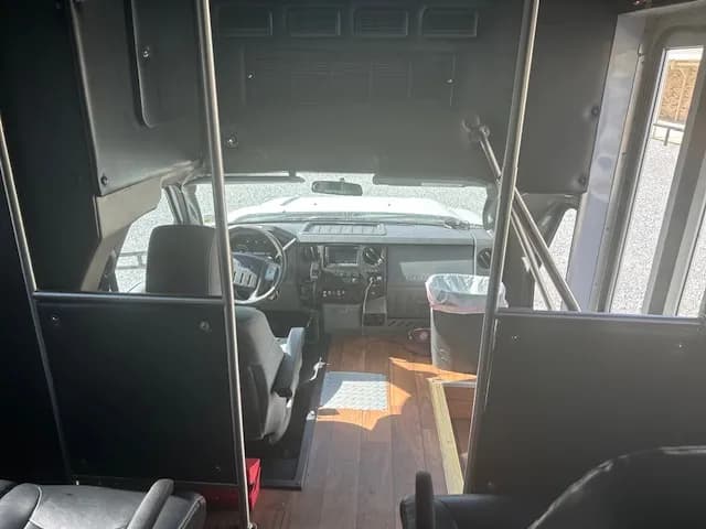 2015 Ford Starcraft XL Mini Buses/Shuttles - Image 4