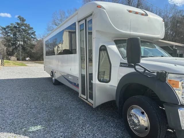 2015 Ford Starcraft XL Mini Buses/Shuttles - Image 3
