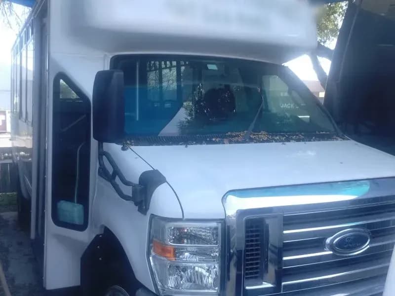 2013 Ford F450 Shuttle Bus - Image 1