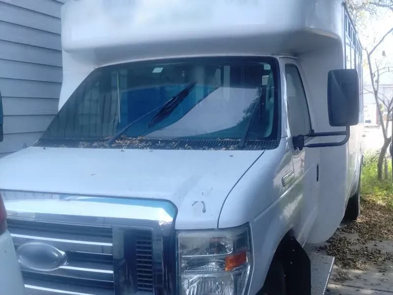 2013 Ford F450 Shuttle Bus - Image 2