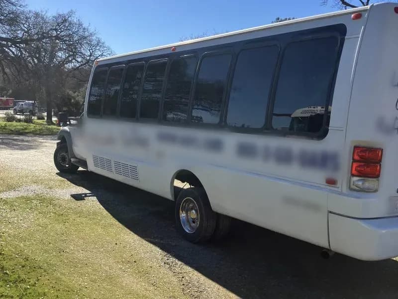 2012 Ford F550 Shuttle Bus - Image 2