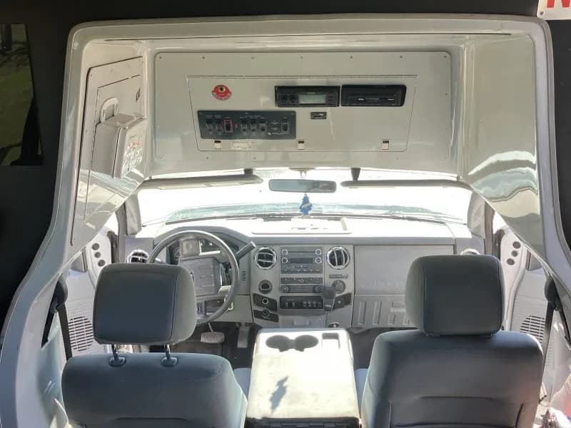 2012 Ford F550 Shuttle Bus - Image 5