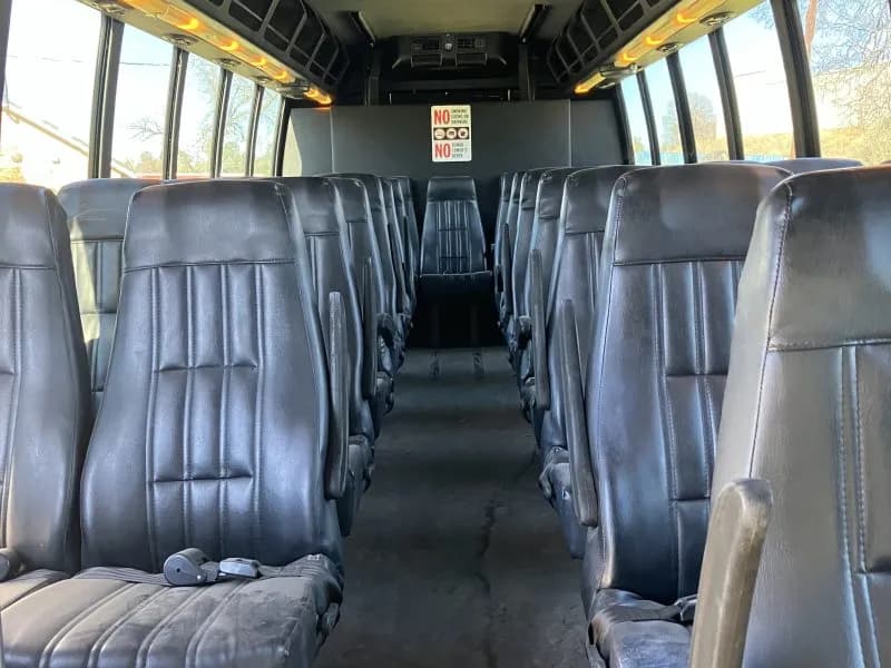 2012 Ford F550 Shuttle Bus - Image 6