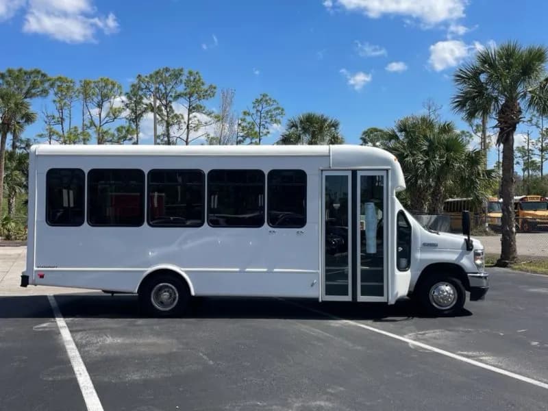 2021 Ford E450 Mini Buses/Shuttles - Image 5