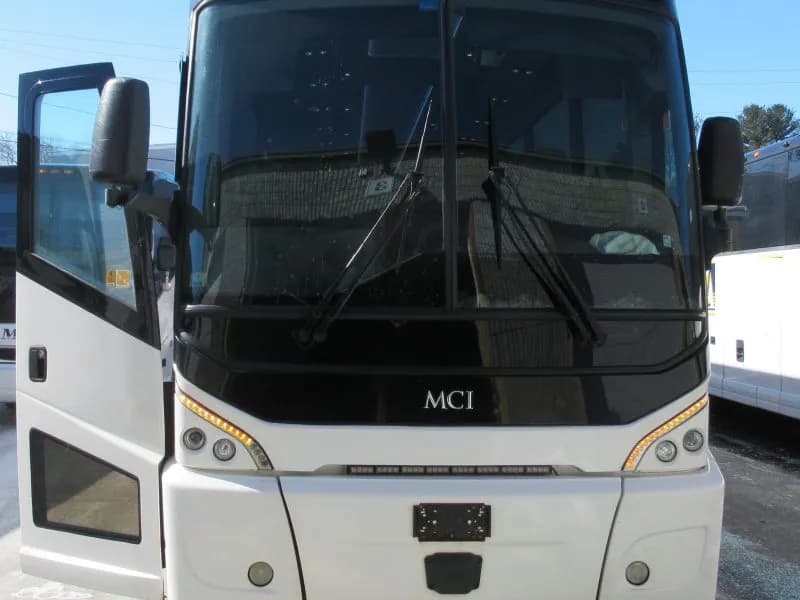 Group of 3 2018 MCI J4500 Motor Coaches - Image 4