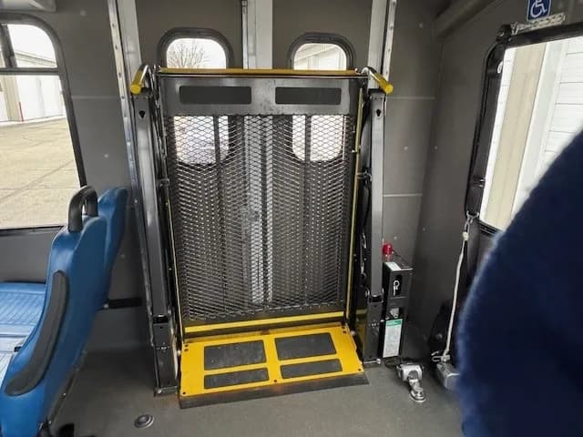 2015 Diamond Coach E450 ADA - Image 8