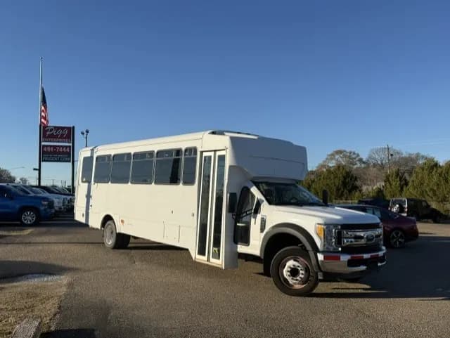 2017 Ford F-550 ADA Shuttle Bus - Image 1