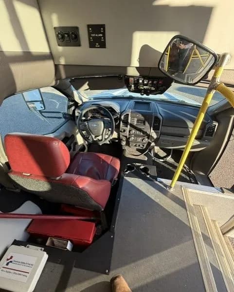2017 Ford F-550 ADA Shuttle Bus - Image 5