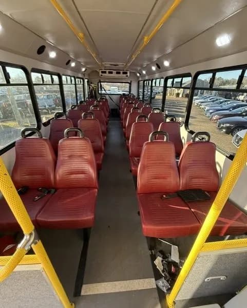 2017 Ford F-550 ADA Shuttle Bus - Image 6