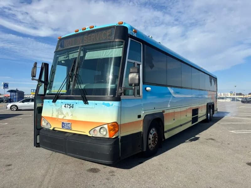 2008 MCI 4500CT Motor Coaches - Image 2