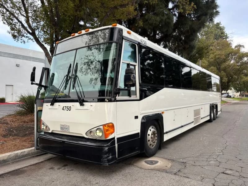 2008 MCI 4500CT Motor Coaches - Image 1