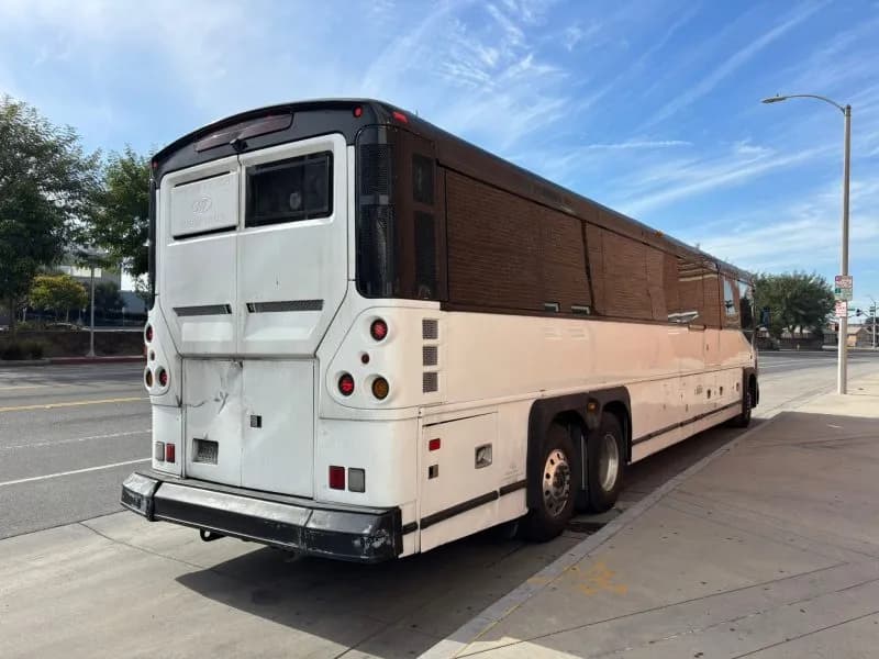 2008 MCI 4500CT Motor Coaches - Image 4