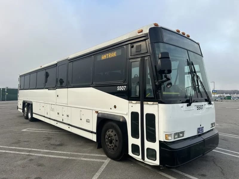 2004 MCI D4500 Motor Coaches - Image 3