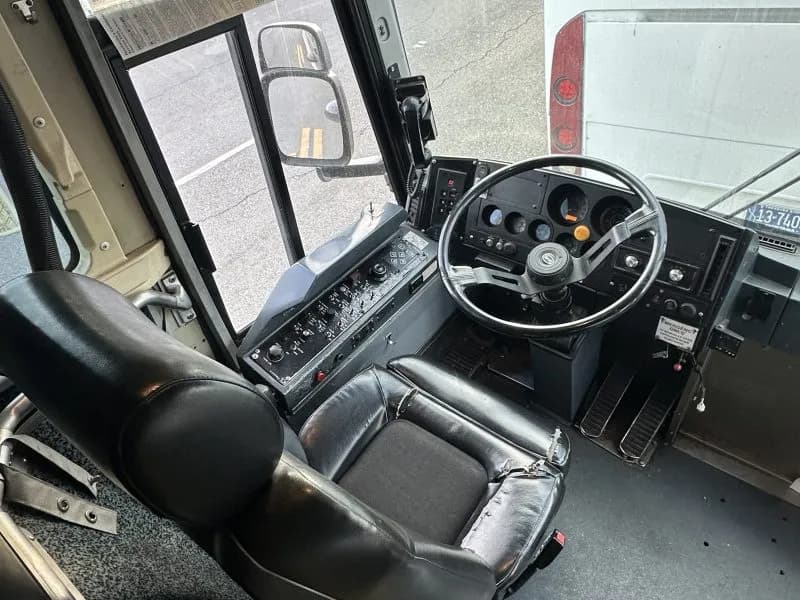 2004 MCI D4500 Motor Coaches - Image 5