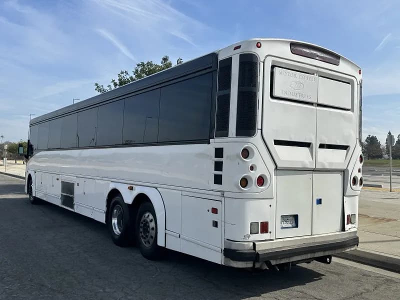 2008 MCI D4505 Motor Coaches - Image 2