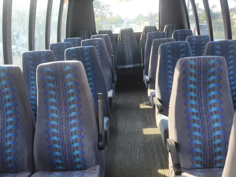 1999 Ford Shuttle Bus - Image 7