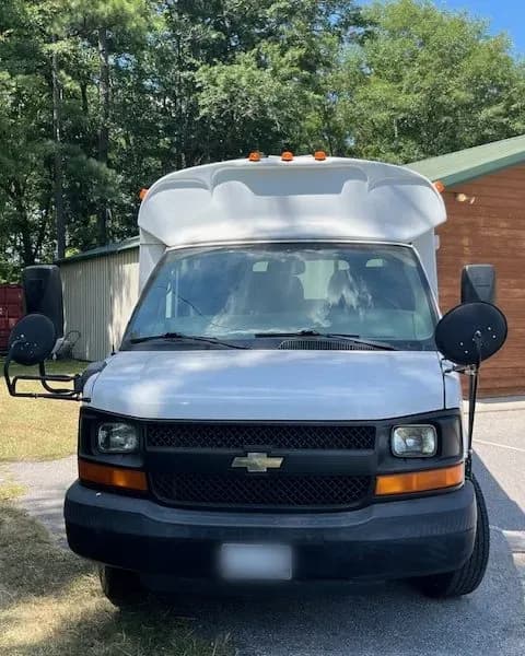 2007 Chevrolet Express Shuttle Bus - Image 3