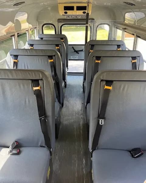 2007 Chevrolet Express Shuttle Bus - Image 8