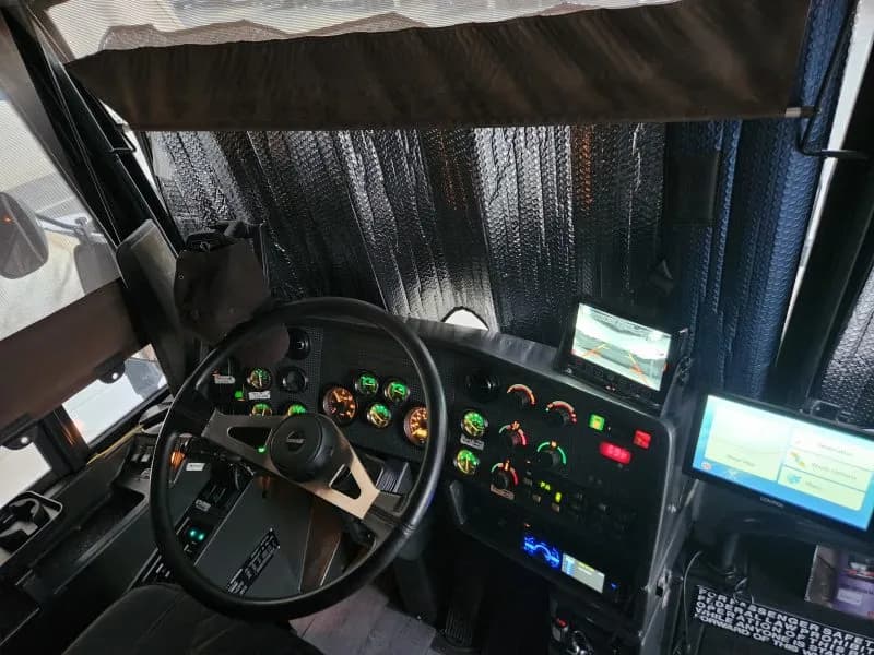 1998 Prevost H3-41 Motor Coaches - Image 9