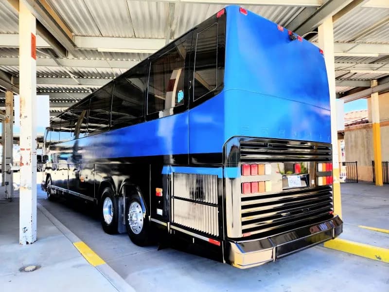 1998 Prevost H3-41 Motor Coaches - Image 4