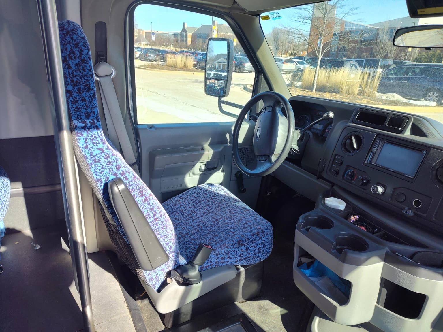 2012 Ford Starcraft Shuttle Bus - Image 4