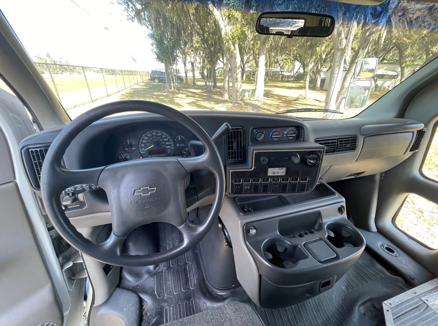 1999 Chevrolet G3500 Express Shuttle Bus - Image 3