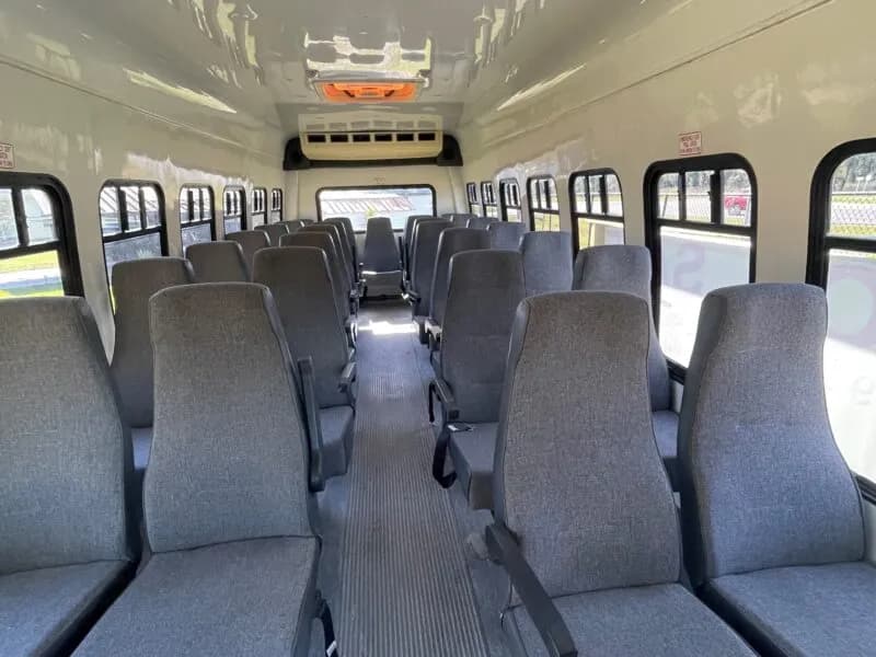 1999 Chevrolet G3500 Express Shuttle Bus - Image 4