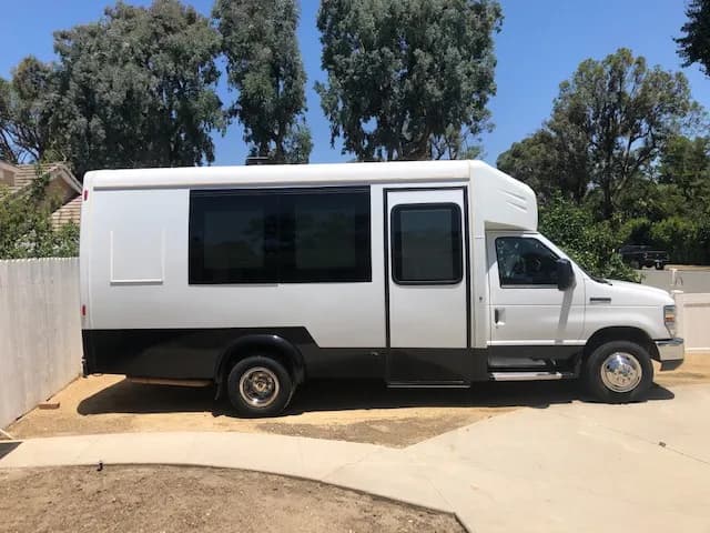 2015 Ford E450 Limo Bus - Image 2