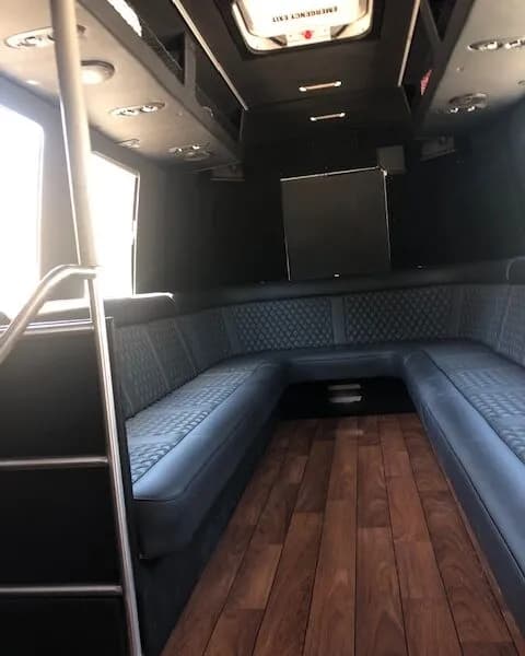 2015 Ford E450 Limo Bus - Image 4