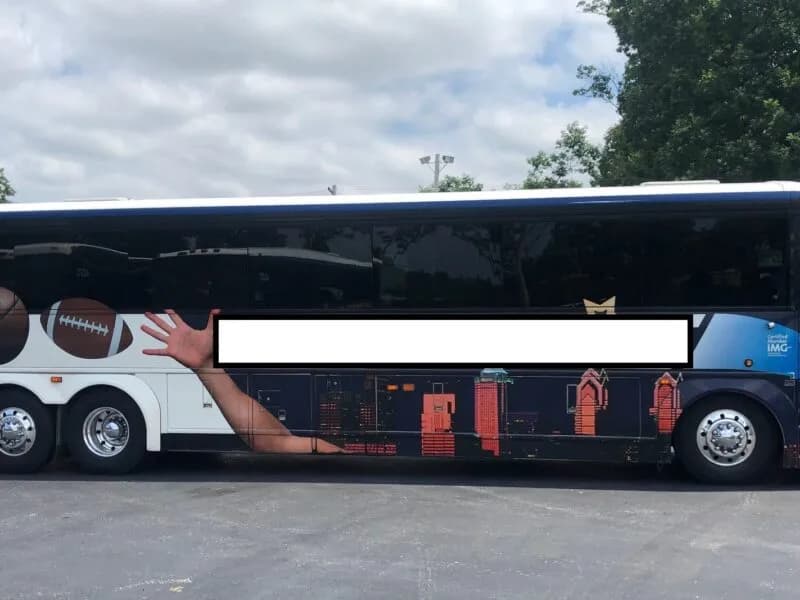 2007 MCI D4005 Motor Coaches - Image 2