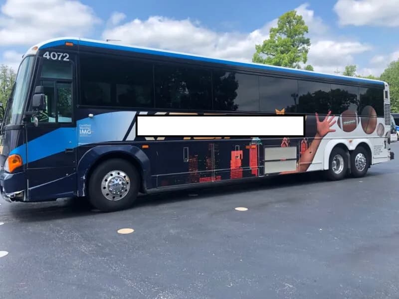 2007 MCI D4005 Motor Coaches - Image 1