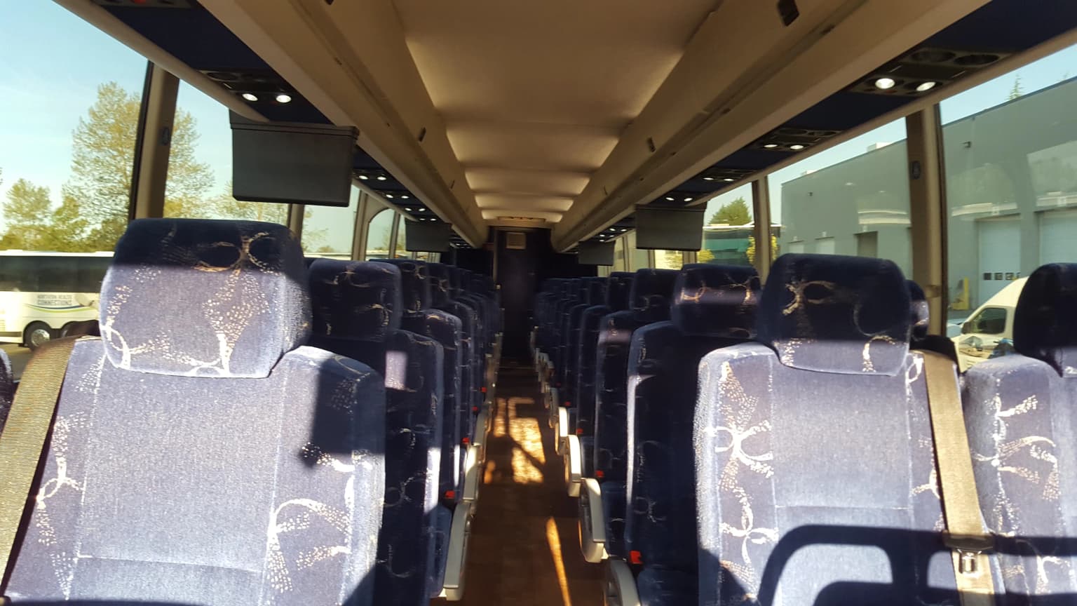 2016 Prevost H3-45 Motor Coaches - Image 4