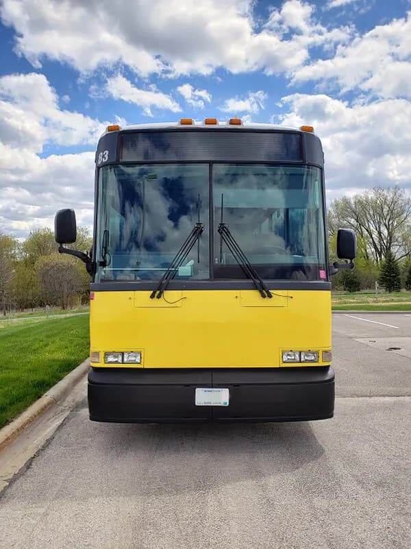 2003 MCI D4000 RCL 83 Motor Coaches - Image 4
