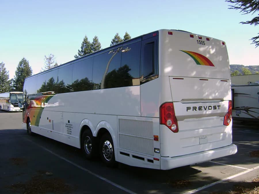 2014 Prevost H345 Motor Coaches - Image 2